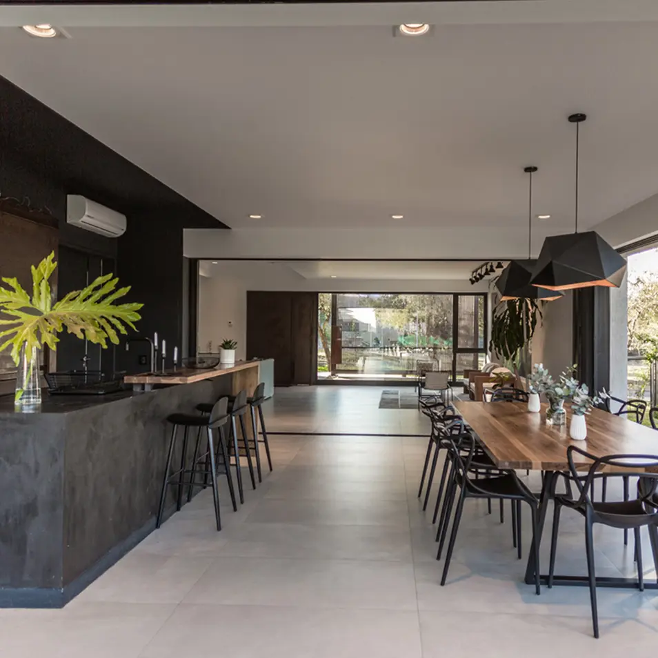 Área de pileta y reposeras Grindelia Apart Hotel